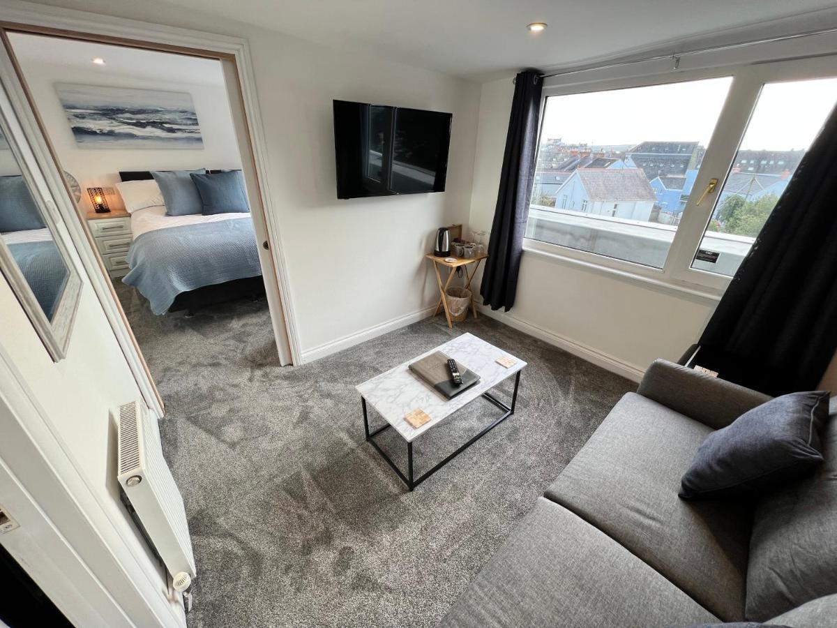 Coach Guest House 텐비 외부 사진